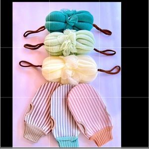 Bundle of 6 / 3 Body Exfoliating mat, Body Exfoliating gloves,& 3 loofah